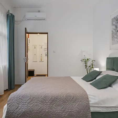 White House- Oaza Urbana Cu Gradina Privata *