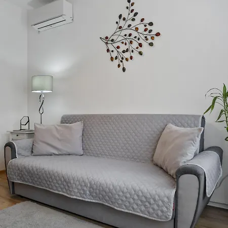 Apartment White House- Oaza Urbana Cu Gradina Privata Bucharest