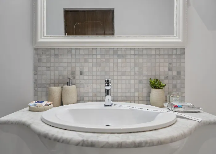 White House- Oaza Urbana Cu Gradina Privata