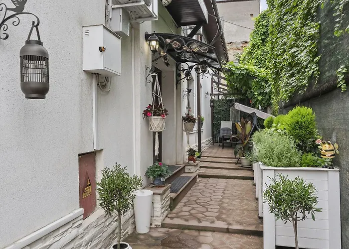 White House- Oaza Urbana Cu Gradina Privata Apartman