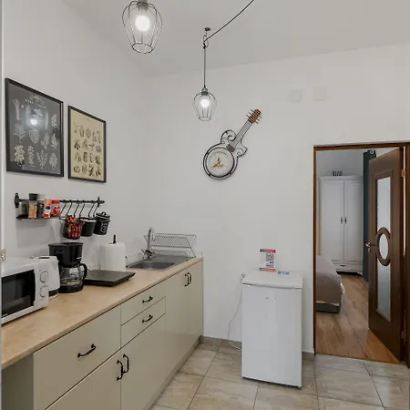 White House- Oaza Urbana Cu Gradina Privata